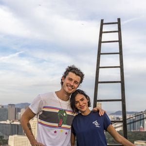 Shawn Mendes e Bruna Marquezine fizeram um novo passeio pelo Rio de Janeiro e passaram por uma loja de instrumentos musicais nesta terça-feira (11)