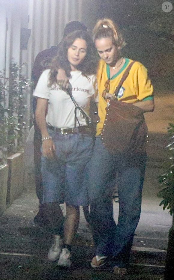 Emilie e Nanda assistiram à vitória do Brasil sobre o Japão, pela Copa do Mundo de 2026, em um bar no Baixo Gávea, na Zona Sul do Rio de Janeiro