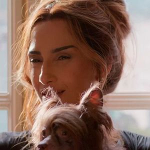 Lolindo é o pet de estimação de Lola (Camila Pitanga) na novela 'Beleza Fatal'
