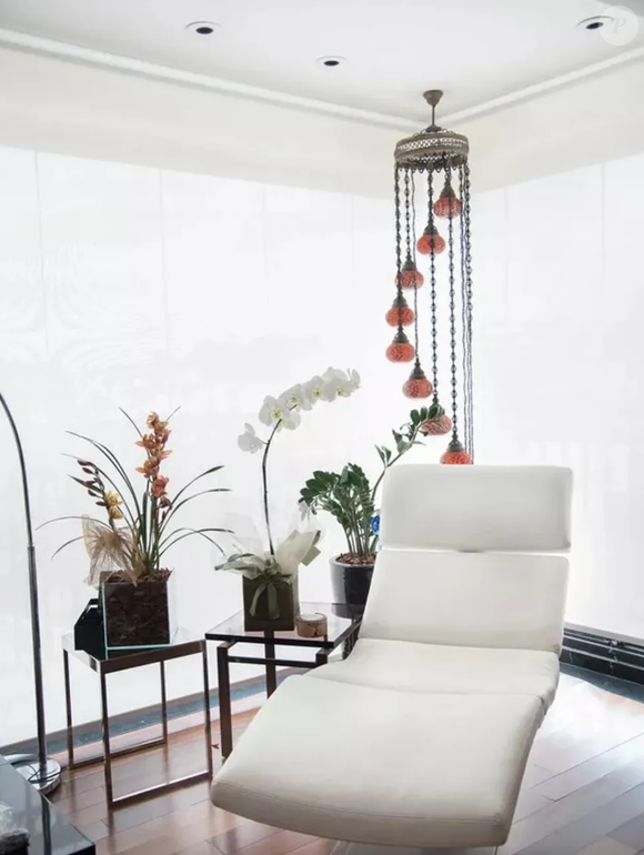 Henri Castelli tem detalhes do apartamento nas cores do time do coração, São Paulo