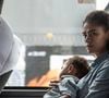 Quem se senta sozinho em ônibus, por exemplo, nem pode ser tímido, mas sim alguém que gosta de uma boa conversa, mas em locais mais silenciosos, segundo a psicologia - foto ilustrativa de Ana Flavia Cavalcanti em 'Sob Pressão', série da Globo