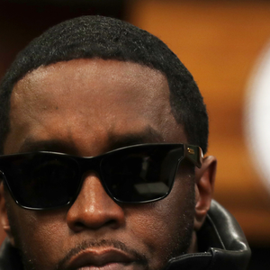 O Ministério Público também afirmava que ele controlava essas vítimas por meio de drogas, chantagens (como ameaça de divulgar material íntimo) e violência.