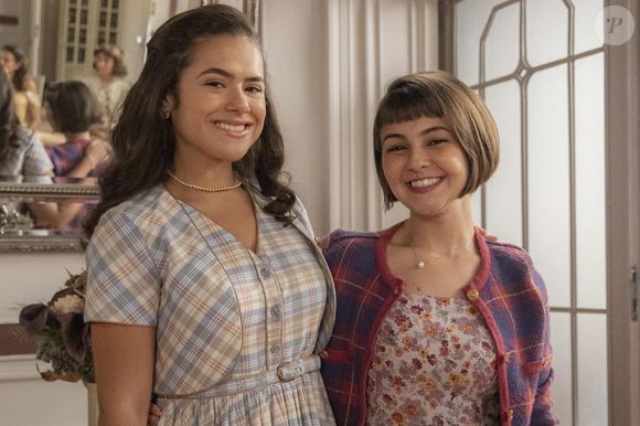 Em 'Garota do Momento', o xadrez marca presença em diversos looks das personagens; Eugênia ainda trouxe ele num mix de estampas.