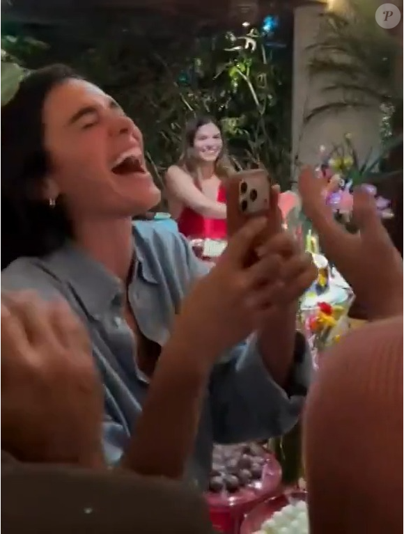 Bruna Marquezine e Shawn Mendes prestigiaram o aniversário de 24 anos de Luana Marquezine, irmã da atriz, em uma festa intimista no Rio de Janeiro