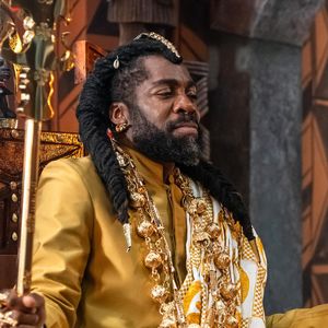 Lázaro Ramos, nascido em 1978, carrega em sua história marcas de superação, como lidar com o racismo