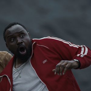 Com a ideia de roubar traficantes e ganhar dinheiro com isso, eles acabam se envolvendo em uma enrascada ao se envolver em uma rede perigosa