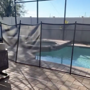 Mansão de Bruna Marquezine conta com uma piscina espaçosa, com direito a ofurô