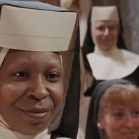 Muito antes de 'Mudança de Hábito': Whoopi Goldberg, hoje com 69 anos, teve ajuda crucial de ator que morreu de forma trágica. 'Tínhamos uma conexão'