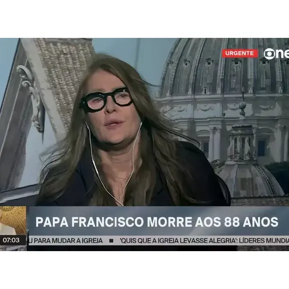 Ilze Scamparini na primeira entrada ao vivo na GloboNews para comentar a morte do papa Francisco
