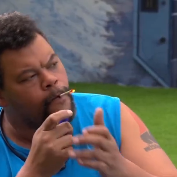 Babu Santana, do ‘BBB 26’, parece ter percebido que a fala não seria bem interpretada e cortou Solange Couto. ‘Não fala isso, porque é isso que ela quer’, argumentou