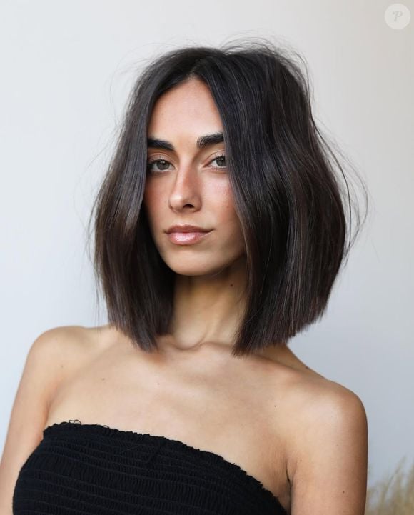 O corte clavícula não é novidade, já que já existe há algumas temporadas. Mas é um corte muito procurado, e veremos muitas mulheres optando por esse estilo nesta época do ano.