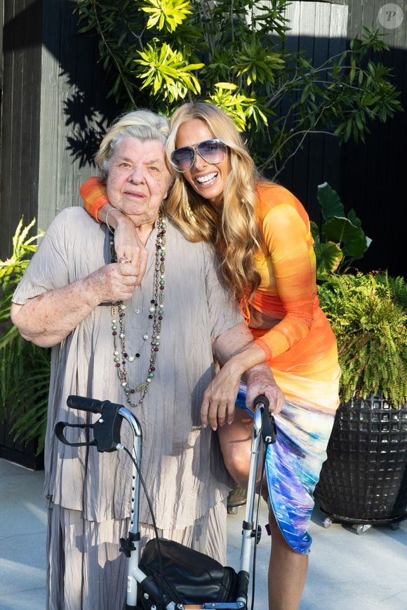 Mãe de Adriane Galisteu, Emma Galisteu, também marcou presença na celebração