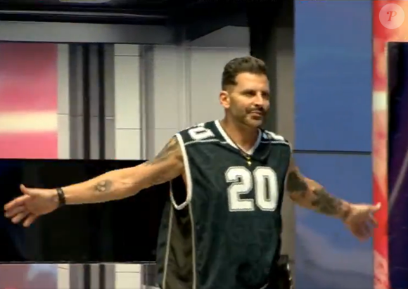 Conversas entre participantes no 'BBB 26' sobre 'cargas espirituais' após a convulsão de Henri Castelli repercutiram negativamente nas redes sociais