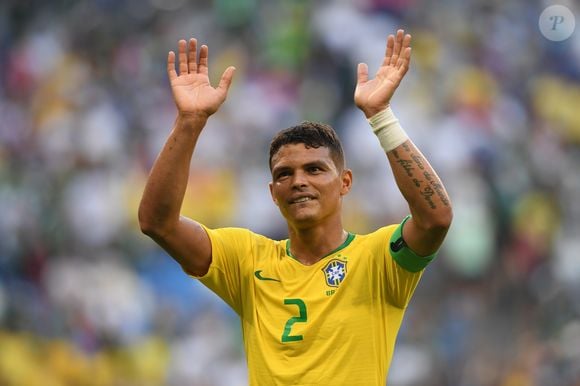 Thiago Silva é um dos maiores zagueiros da história do futebol brasileiro e um símbolo de liderança, tendo disputado quatro Copas do Mundo (2010, 2014, 2018 e 2022)