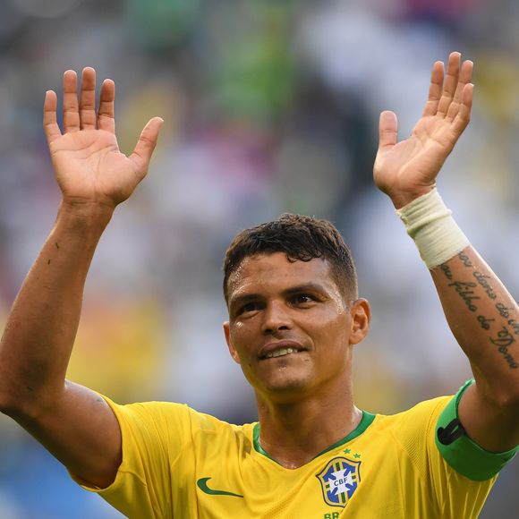 Thiago Silva é um dos maiores zagueiros da história do futebol brasileiro e um símbolo de liderança, tendo disputado quatro Copas do Mundo (2010, 2014, 2018 e 2022)