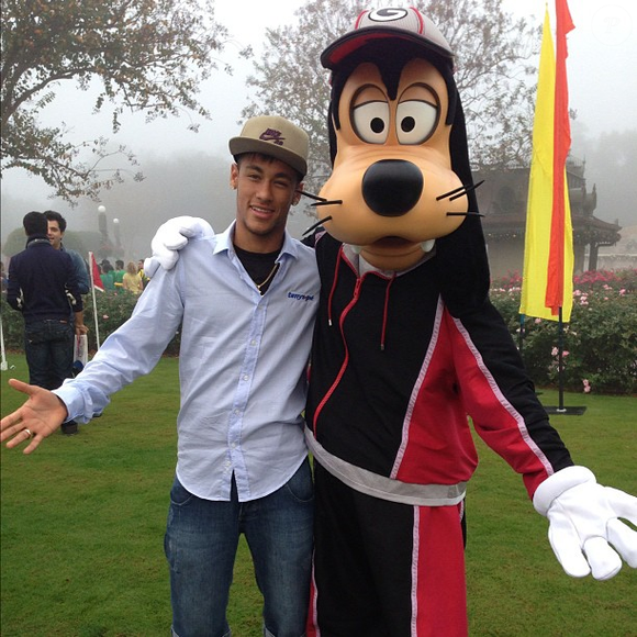 'Os patetas somos nós!', disparou Craque Neto ao citar personagens da Disney durante mais uma sequência de críticas direcionadas a Neymar na TV