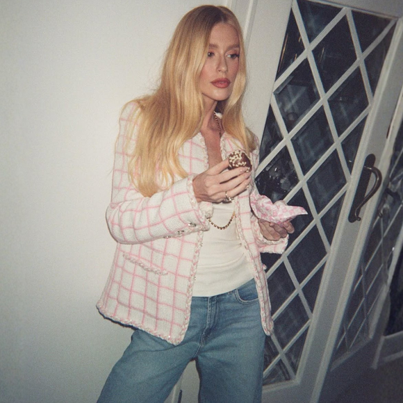 Para o escritório, para sair no verão e para usar com jeans: os novos tênis Converse na cor malva são perfeitos para tudo