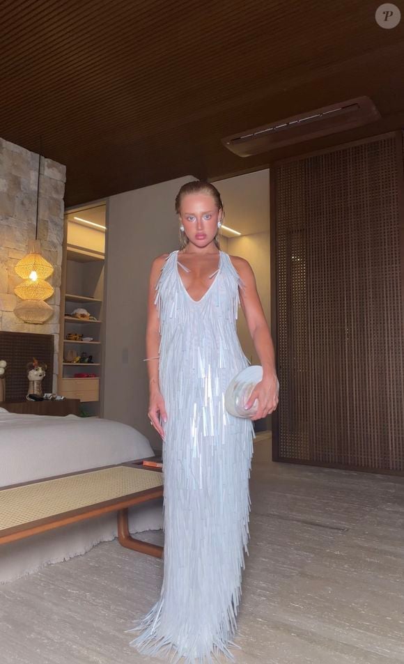 O vestido usado por Malu Borges no Réveillon 2026 aliava brilho e sofisticação