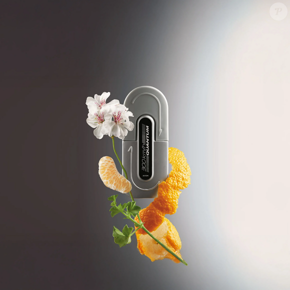 O 300Km/h Quantum, da Avon, combina bergamota, notas ozônicas, gerânio, flores aquosas, cedro, patchouli e musk em uma fragrância refrescante e envolvente; a Deo Colônia de 100 ml custa R$ 79,92