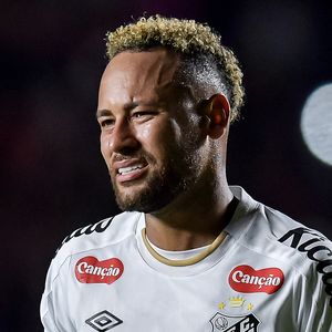 Nas redes sociais, muitos internautas saíram em defesa de Neymar e condenaram a publicação de Luana Piovani