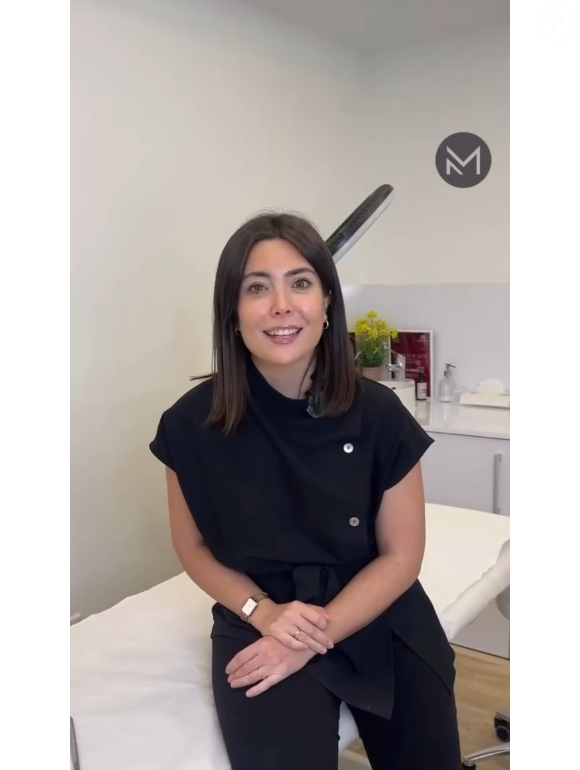 A especialista em micropigmentação estética Mónica Aránguez destaca a importância de personalizar o formato e a tonalidade das sobrancelhas para garantir um resultado natural e harmonioso