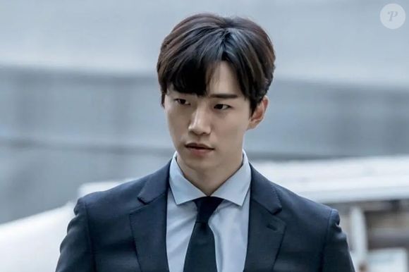 'Confissão': Choi Do-hyun é um advogado determinado a desvendar a verdade por trás da prisão do pai, condenado à morte