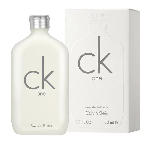 Mais de três décadas após seu lançamento, o CK One segue sendo lembrado como um dos maiores clássicos da perfumaria mundial, graças à sua proposta moderna e versátil para a época
