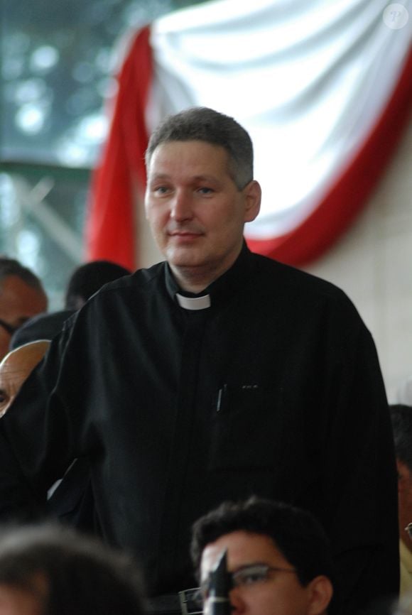 No início da década de 2010, Padre Marcelo Rossi começou a mudar sua aparência e emagrecer