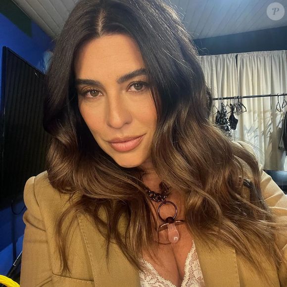 Fernanda Paes Leme, na reta final da gravidez, compartilhou novas fotos morena