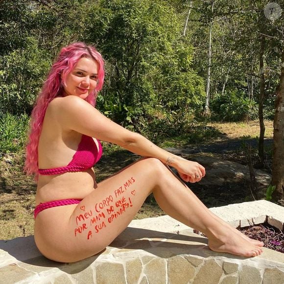 Corpo real das famosas: Marcela Mc Gowan, ex-'BBB' 20, foi outra que incentivou a valorização da beleza sem filtros.