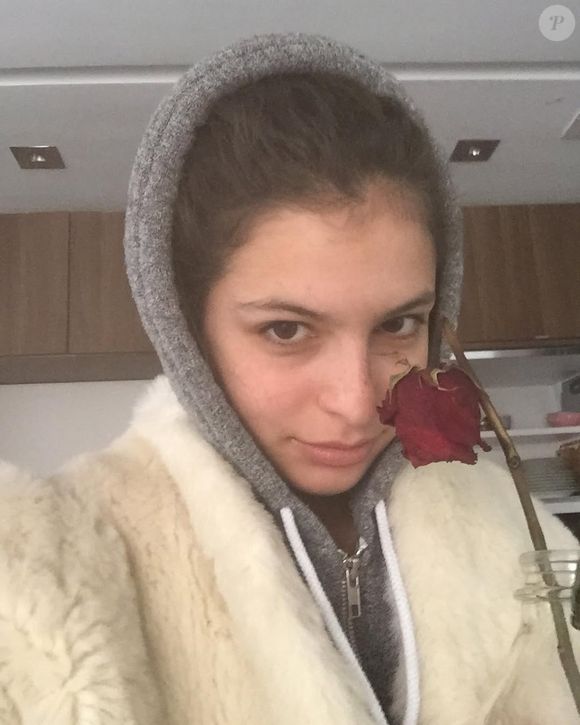 Julia Anquier se formou em Nova Iorque pela faculdade School of Visual Arts em direção e roteiro de cinema