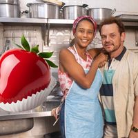 'Morango do amor' chega causando em 'Vale Tudo', mas Raquel está fora dessa; adivinhe quem traz o famoso doce para a novela