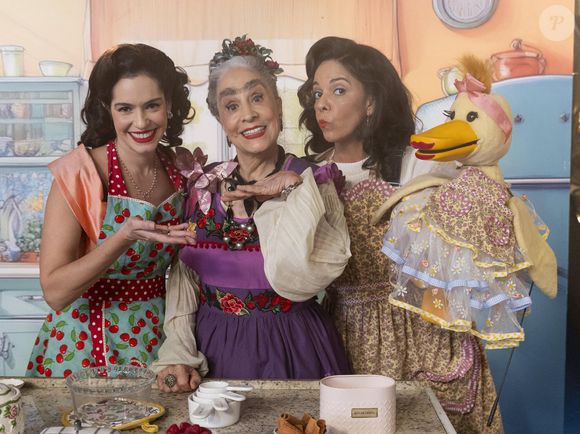 Em 'Garota do Momento', Talía (Stella Miranda) chega prometendo agitar o núcleo da novela.