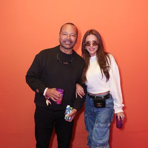 Neymar Pai foi acompanhado da namorada Mariane Bernardi para o evento