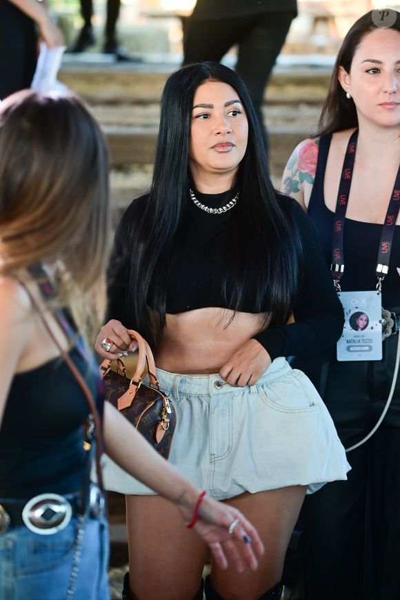 Simaria recebeu críticas pela aparência, como mostram comentários da página Lorena Magazine