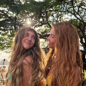 Grazi Massafera curtiu o show de Anitta em Niterói, no Rio de Janeiro, ao lado da filha, Sofia. A presença de João Vicente no mesmo ambiente gerou rumores de affair