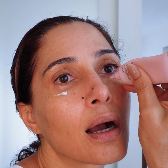 Protetor solar segue indispensável, mas ativos como vitamina C e retinol se tornam protagonistas na rotina anti-idade