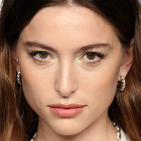 Modelo, amazona e sem fortuna de 10 bilhões de dólares: quem é a filha 'deserdada' de Steve Jobs que fez casamento milionário na Inglaterra