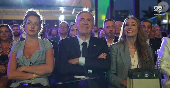 A presença de Mariann Barrena McClay ao lado de Carlo Ancelotti na convocação da Copa 2026 ganhou repercussão também pelo look elegante da empresária canadense. O grande destaque foi a sofisticada bolsa Hermès Birkin, símbolo máximo de luxo fashion