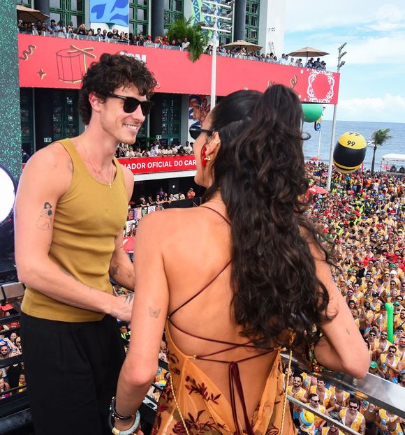 Bruna Marquezine e Shawn Mendes curtiram juntos o trio de Ivete Sangalo