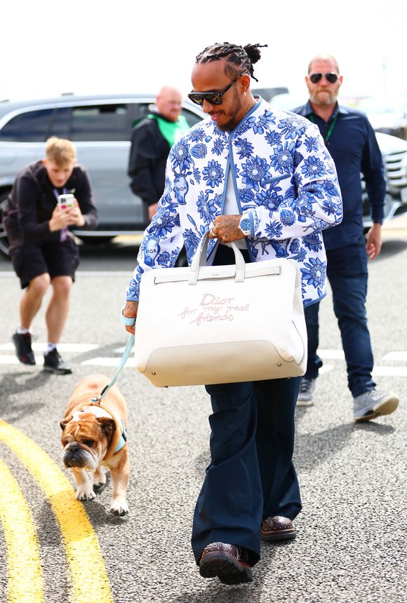 Sete vezes campeão da Fórmula 1, Lewis Hamilton pede corrente de orações para salvar seu melhor amigo