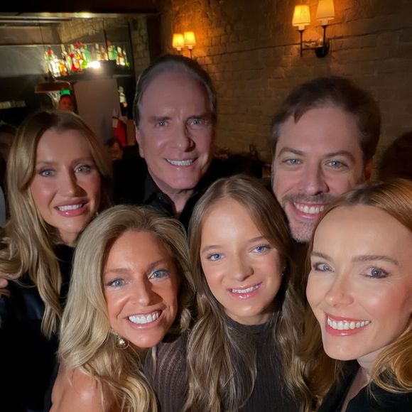 Rafaella Justus encontrou o pai, Roberto Justus, e outros familiares na festa