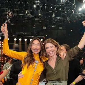 Patricia Abravanel foi à Globo receber troféu póstumo para o pai, Silvio Santos