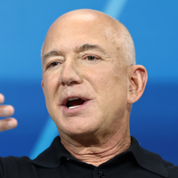 Jeff Bezos tem um hábito simples todas as manhãs que o ajuda a ser mais produtivo durante o dia - e sua esposa o apoia: 'Penso melhor e tenho mais energia'