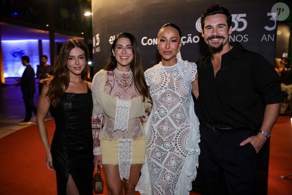 Giovanna Lancellotti, Fernanda Paes Leme, Sabrina Sato e Nicollas Prattes juntos em evento
