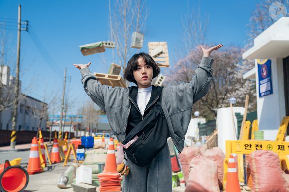 Além de Lee Junho, 'Cashero' tem um elenco famoso com Kim Hye-jun, Kim Hyang-gi e Kim Byung-chul