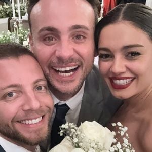 Sophie Charlotte tentou pegar o buquê de noiva de Isis Valverde, mas Léo Fuchs ficou com o arranjo de flores
