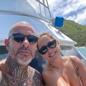 A influenciadora publicou um registro antigo e aproveitou o momento para celebrar a união de cerca de dez anos.