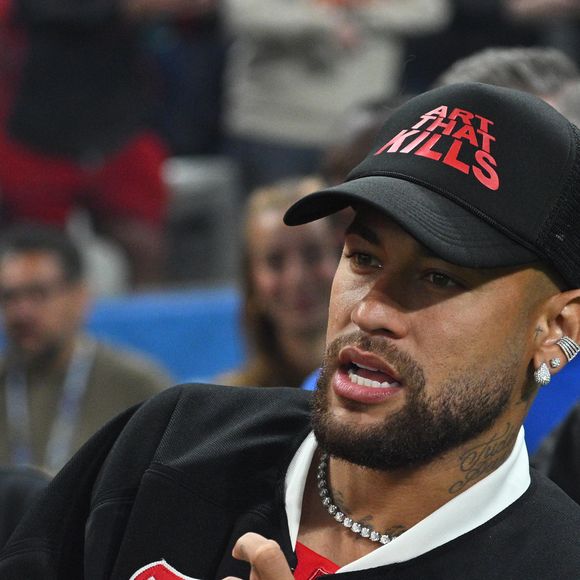 Web comenta: 'A atual sendo o clone da ex, acho que nem têm saudade'