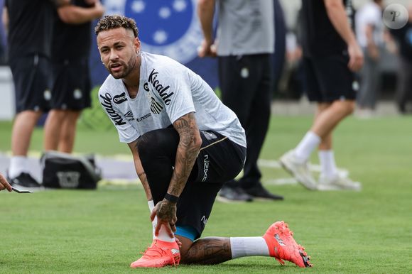 Jato particular de Neymar Jr possui três motores e autonomia de cerca de 8.800 quilômetros